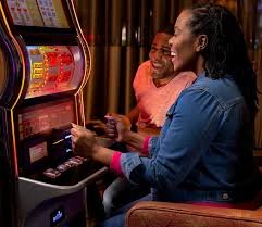 Live dealer at subur slot Macau Pools table with multiple betting circles and HD video feed